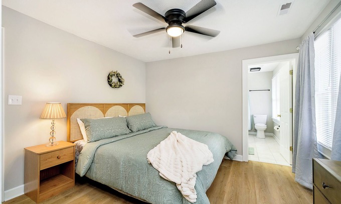 Chatham-Arch House | Only 5 minutes to Downtown!