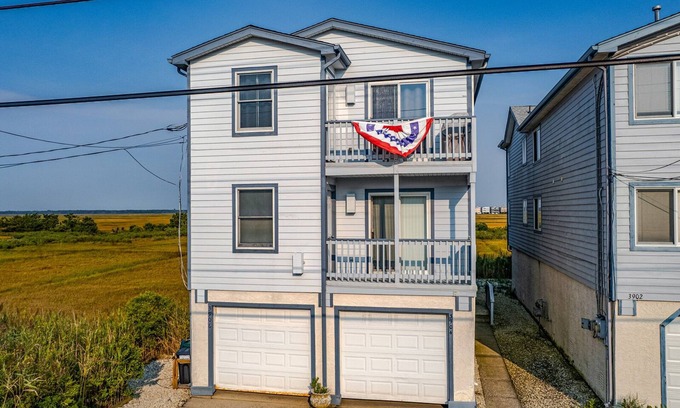 South End House | Only a Select Few have these panoramic views of the wetlands!