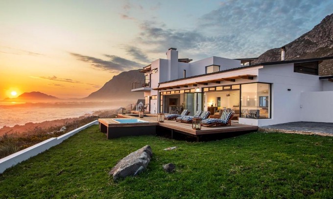 Betty's Bay Bed & Breakfast | OnTheRocksBB Solar Powered Guesthouse and Ocean Lodge