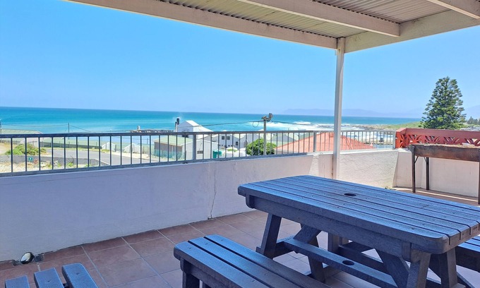 Gansbaai Apartment | Oom Piet Self Catering Accomodation
