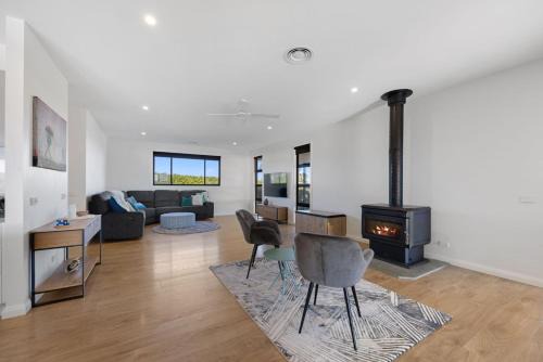 Mansfield House | Opal - Mansfield - Sleeps 7