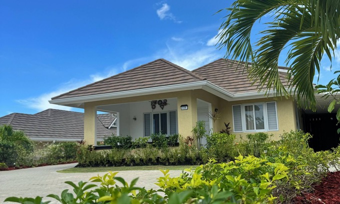 St. Ann's Bay Villa | Opal Villa @ The Crest Luxury 4-Bedroom Getaway with Pool & Private Beach Access