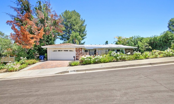 Woodland Hills House | Open & airy, mid-century ranch home with views!