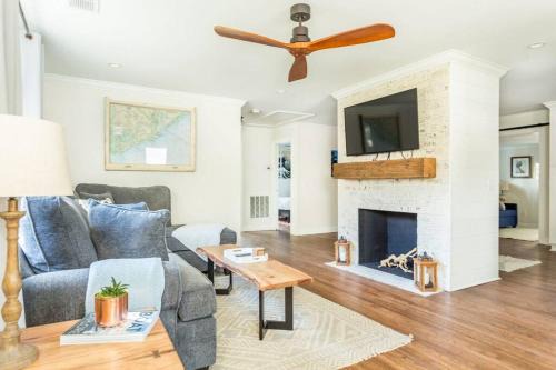 Riverland Terrace House | Open and Comfy home near Downtown-Folly Beach
