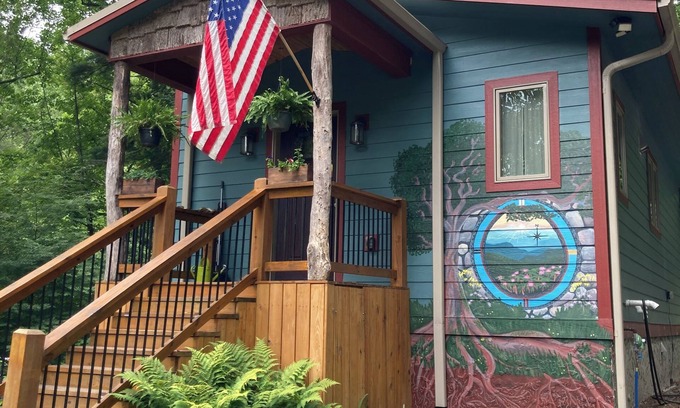 Bakersville Apartment | Open, cozy studio apartment getaway!