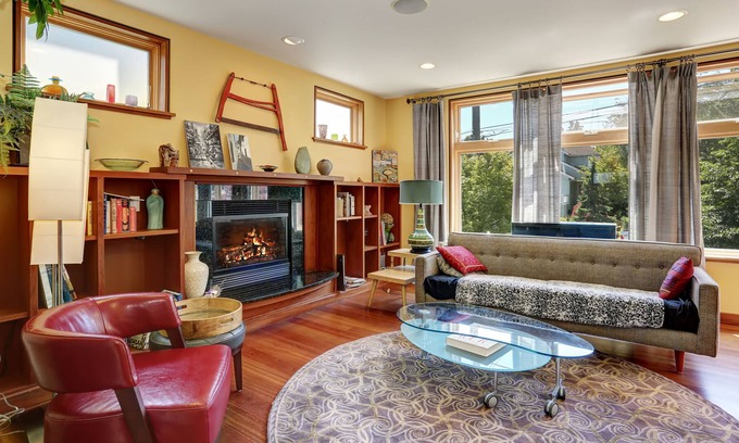 Phinney Ridge House | Open Floor Plan Home In Quiet Family Neighborhood in Phinney Ridge