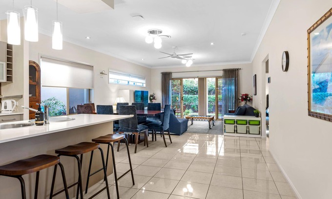 Taringa House | Open Plan! 3 Bedroom House ~ Taringa