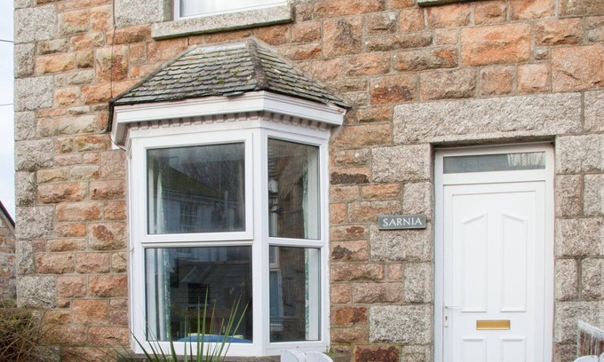 Marazion Cottage | Open plan house 1 minute to beach and St Michaels Mount causeway