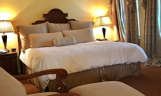 Independence Hotel | Ophelias Restaurant & Inn