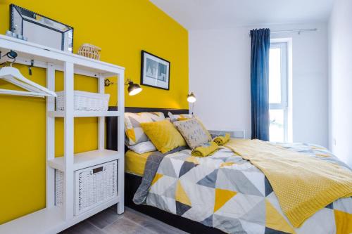 Kirkdale Apartment | OPP Liverpool - Perfect for contractors and travellers, BIG SAVINGS booking 4 nights or more!