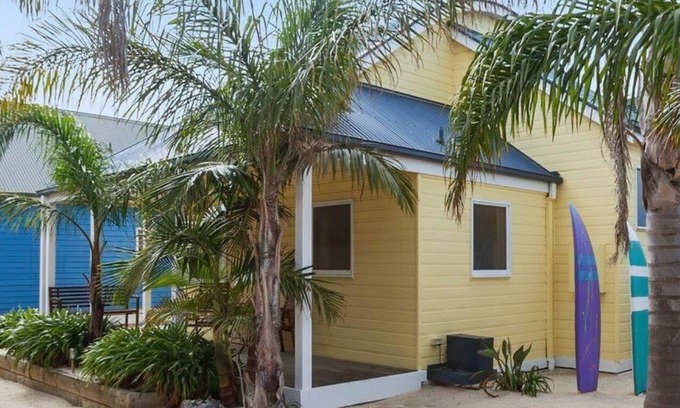 Torquay Cottage | Opp TORQUAY beach. Pet friendly Beach House*