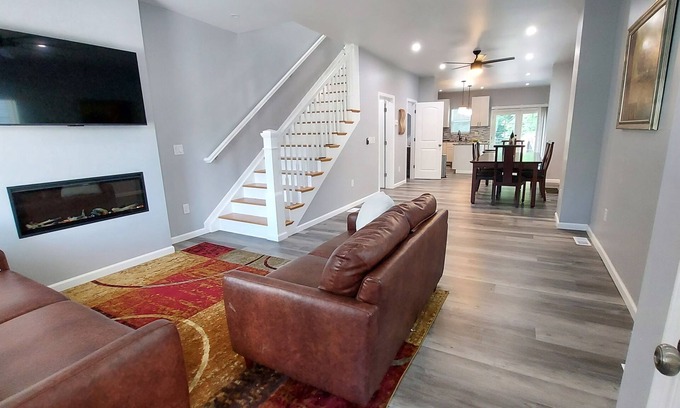 Avondale House | Opulent 4 Bdrm, Sleeps 12, Minutes From Downtown!
