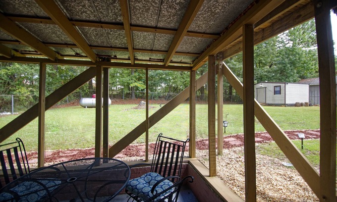 Pine Forest House | Opuluxe Enjoy Fayetteville's Unit 2 Hidden Gem!