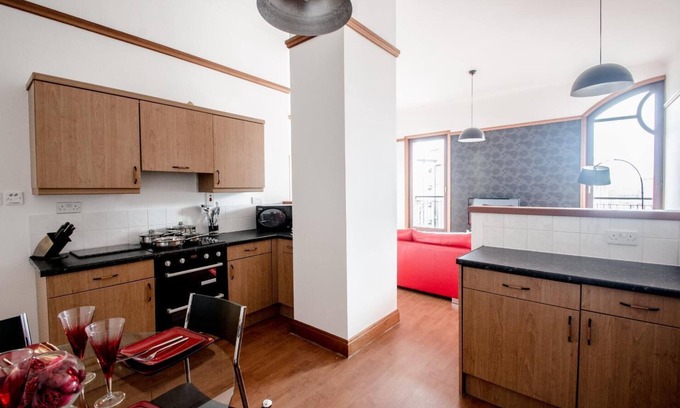 Central Aberdeen Apartment | Orange Apartments - 13 Bastille