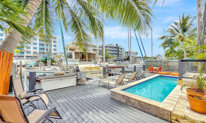 Hendricks and Venice Isles Apartment | Orange Dream on the Water