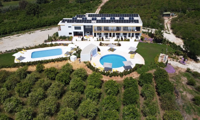 Cumeada Villa | Orange Grove Residence