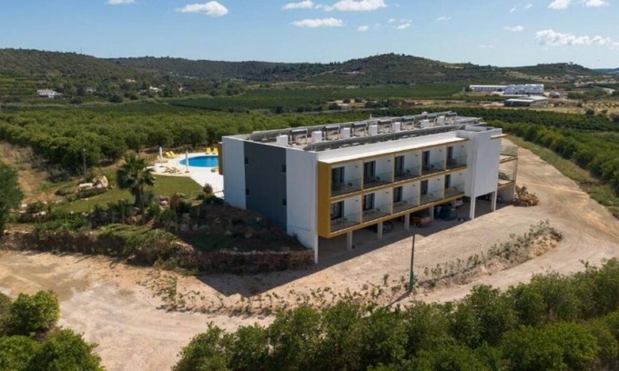 Cumeada Villa | Orange Grove Residence