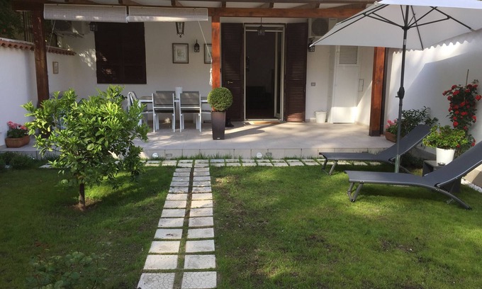 Montecalvario House | Orange house - oasis of peace in the historic center