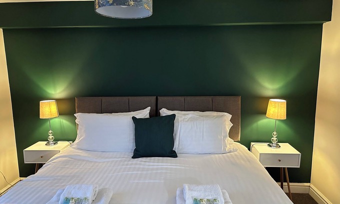Stroud Apartment | Orange Lilly in Stroud by Golden Valley