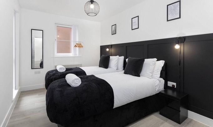 Kirkdale Apartment | Orange Rentals | Apartment near Anfield | Free Parking