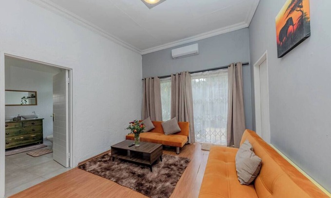 Greater Johannesburg Metropolitan Area Bed & Breakfast | Orange Room