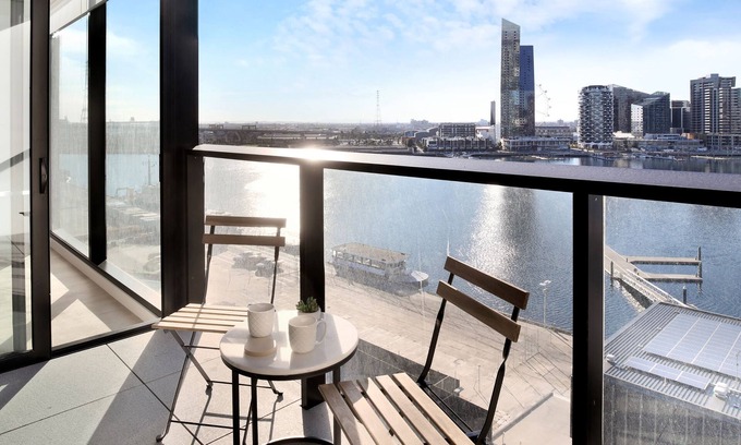 Docklands Apartment | Orange Stay at Collins Wharf