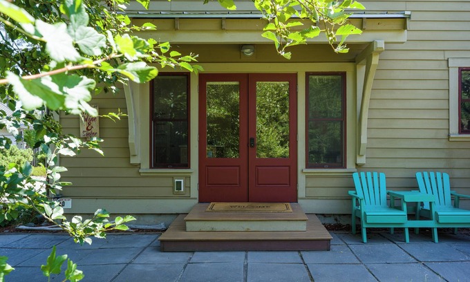 Eastsound House | Orcas Island, Hook Wine and Sinker #226