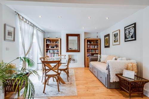 Headington House | Orchard - 3 Bedroom House Headington & parking & garden