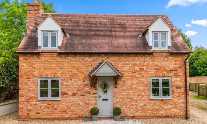 Alderton Cottage | Orchard Cottage, Alderton - sleeps 6 guests in 3 bedrooms