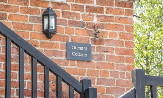 Newtown Cottage | ORCHARD COTTAGE, pet friendly, character holiday cottage in Kerry