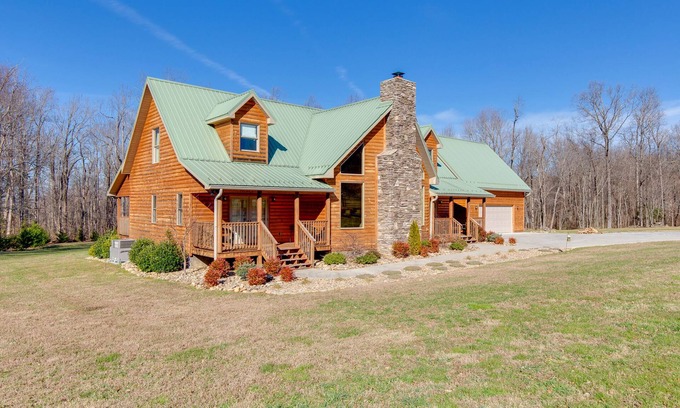Rocky Grove Cabin | Orchard Hideaway | Orchard + Mountain Views and A Roomy Yard