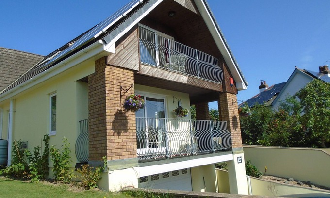 Wadebridge House | Orchard House, 5 Star Contemporary and Spacious Holidays in Wadebridge Cornwall.