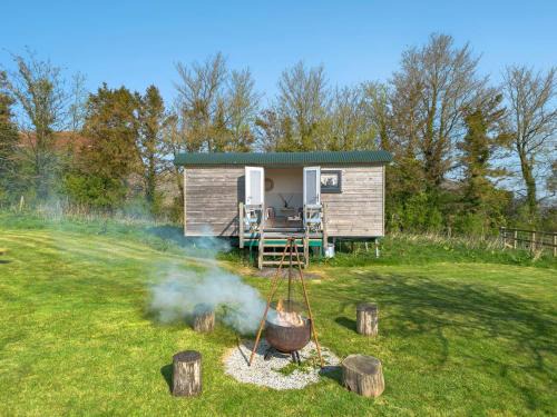 Okehampton Other | Orchard Hut Sleeps 2- Camping Available sleeps 2 with onsite Beauty Spa