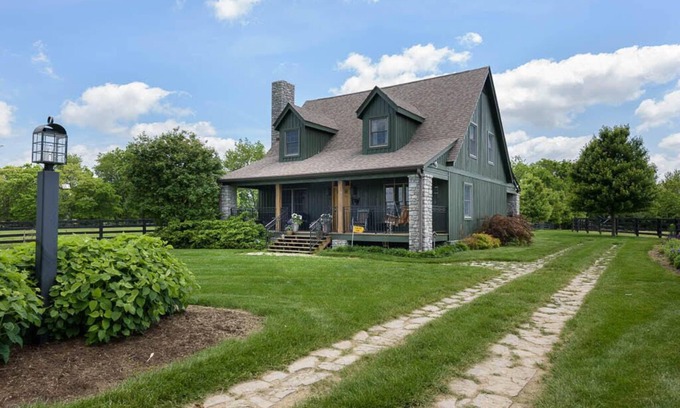 Versailles Cottage | Orchard Park cottage