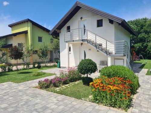 Bihac House | Orhidea