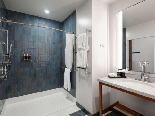 Waldron Hotel | Origin Kansas City Riverfront, a Wyndham Hotel