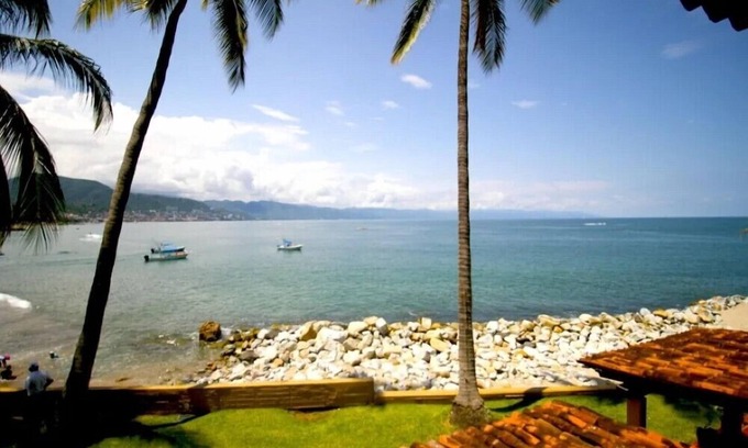 South Hotel Zone Hotel | Original 1BR Condo with Pool in the Heart of old Vallarta
