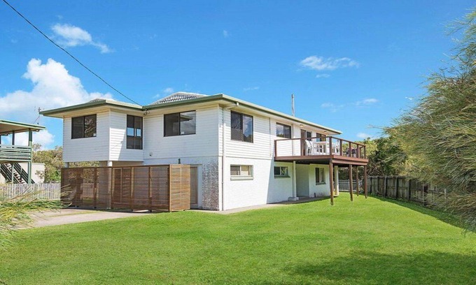 Currimundi Apartment | Original Beach House - No Roads to cross access Dicky Beach -1 Buderim Street Currimundi QLD