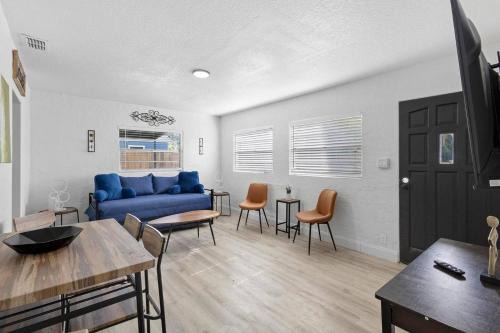 Orlando House | Orlando 2br Escape Patio Comfort For 6 Guests