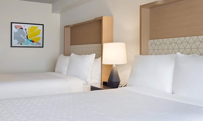 Florida Center Hotel | Orlando Dream Vacation! On-site Pool, Close to Universal Studios Orlando!