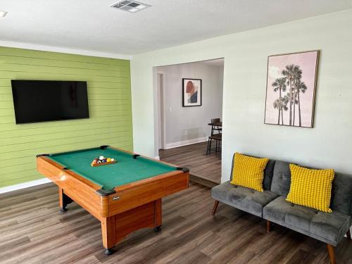 Dover Manor House | Orlando Luxe Retreat with Private Pool