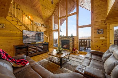 Sevierville Ski Chalet | Orso's Cabin~ Views~Location~Theater~Game Room~Hot Tub~5 KING beds