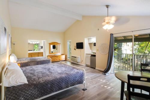Osage Beach Hotel | Osage Oasis- C