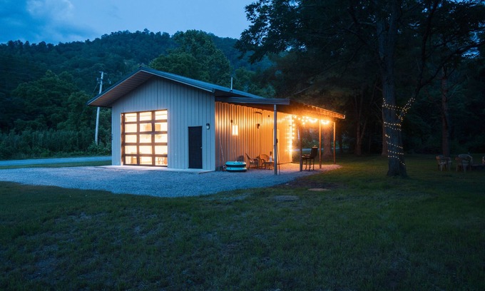Cullowhee House | Oscar's Barn- Relax and unwind at our mountain barn on the river.