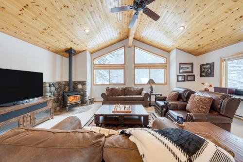 Truckee House | Oslo Haus by AvantStay Cabin Retreat Near Northstar Downtown Truckee