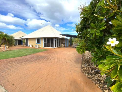 Exmouth Villa | Osprey Holiday Village Unit 113 2 Bedroom