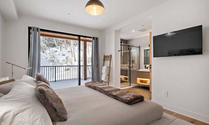 Versant Soleil Condo | Ostrya 202 - Luxury Ski-in/Ski-Out, Steps from Slopes!