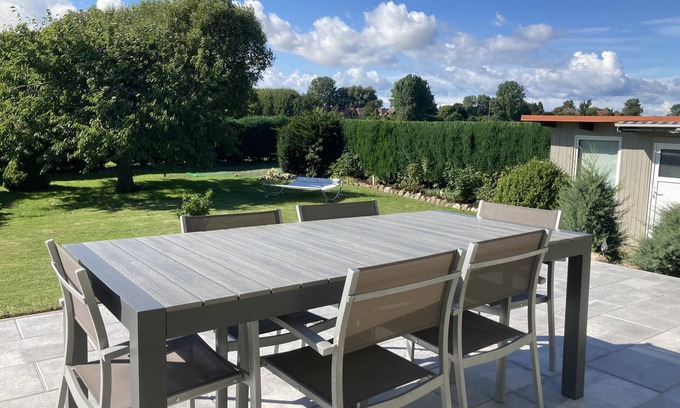 Kraksdorf Apartment | Ostsee Ferienwohnung 100qm bis 6 Pers., 1.000 qm Eingezäunter Garten