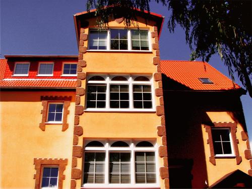 Binz Hotel | Ostsee-Rittergut-Rügen mit BinzHotel & OrdensKapelle & RomantikGut