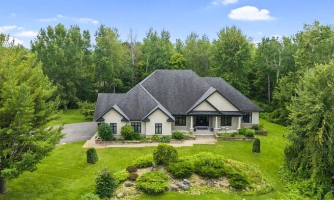 Ottawa Division House | Ottawa's Finest: Mansion in a quiet neighbourhood!